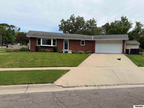 631 Capitol Beach Blvd, Lincoln, NE 68528