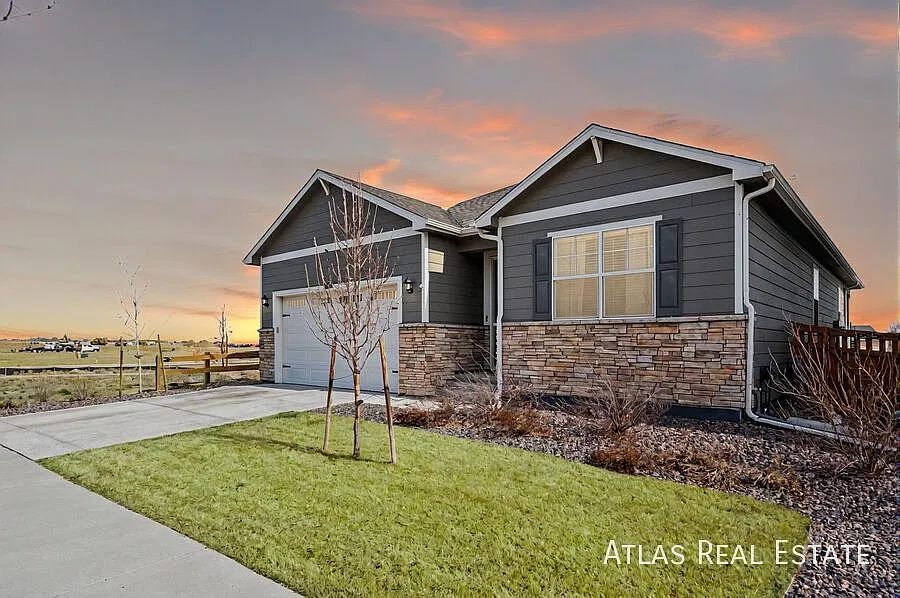 Luxury Living on a Corner Lot Spacious 4BR Home Near Trails & Town! — Photo 4