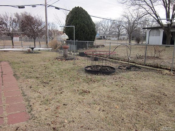 5th image of 326 Hartland Ave