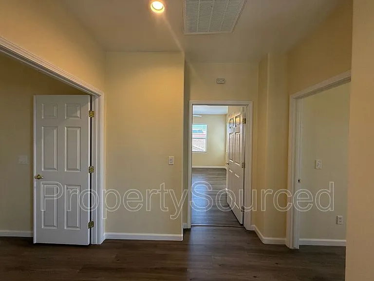 1633 Sparrowhawk St — Photo 36