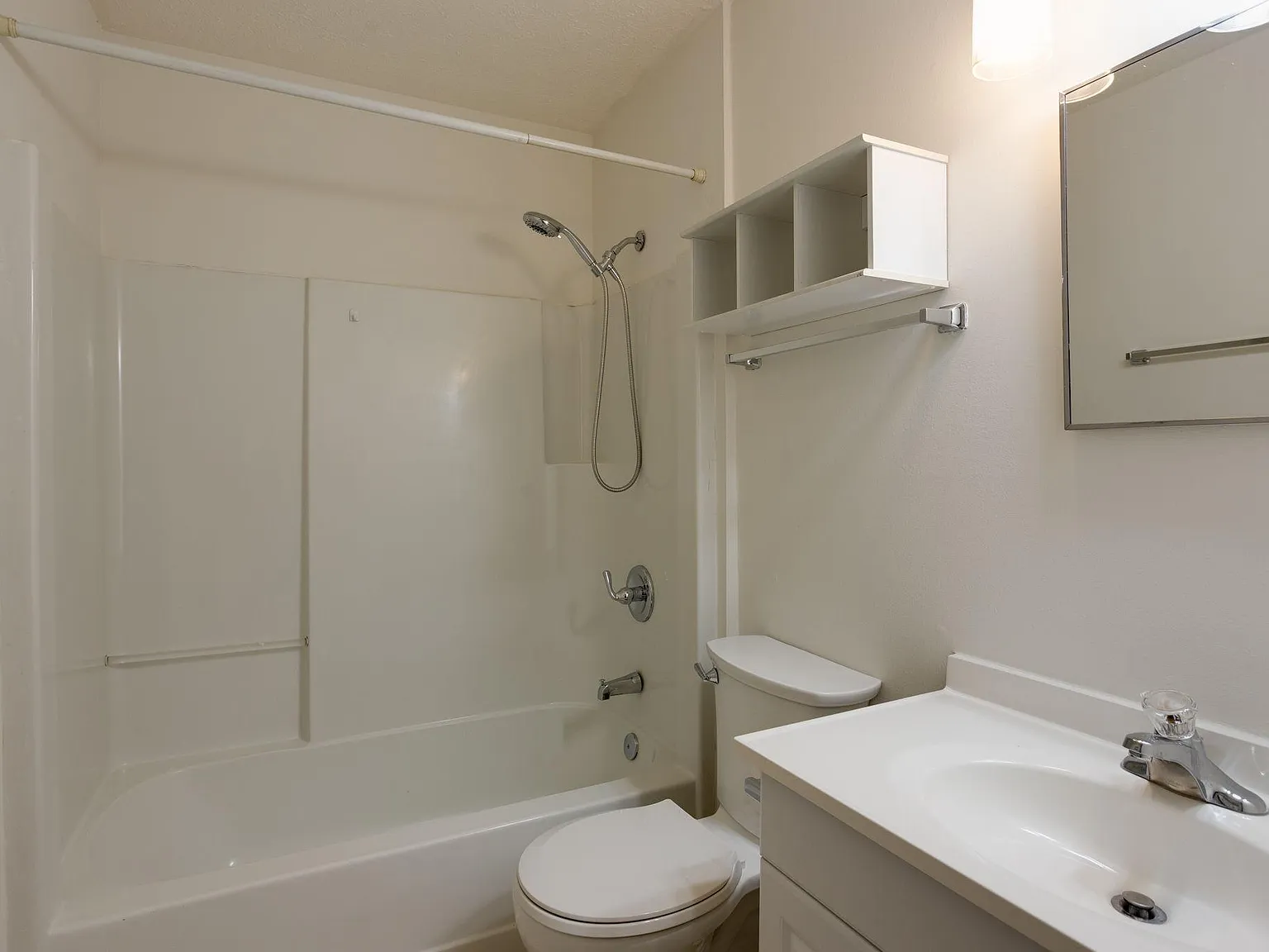 2 bed, 850 sqft, $1,795 — Photo 3