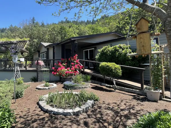 600 Wood Crest Dr, Myrtle Creek, OR 97457