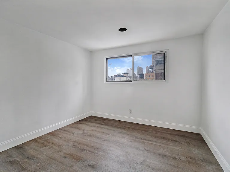 332 W 47th St #5A — Photo 11
