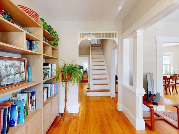 371 Broadway #1, Somerville, MA 02145