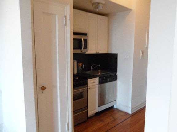 3rd image of 6 Montague Ter APT 3D