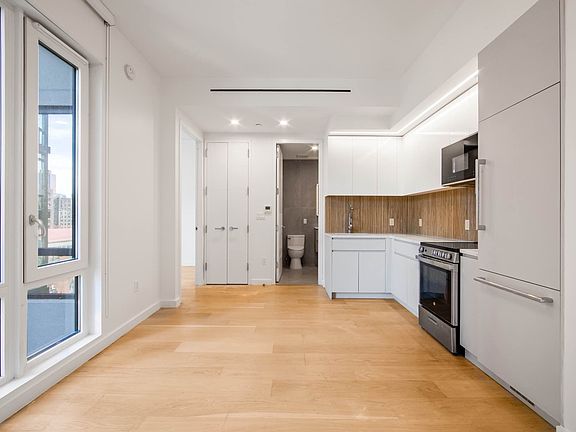 5th image of 127 Concord St #10D