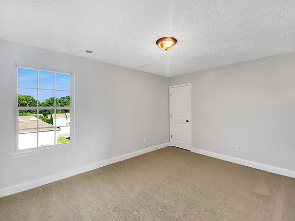 3rd image of 104 Lauren Dr