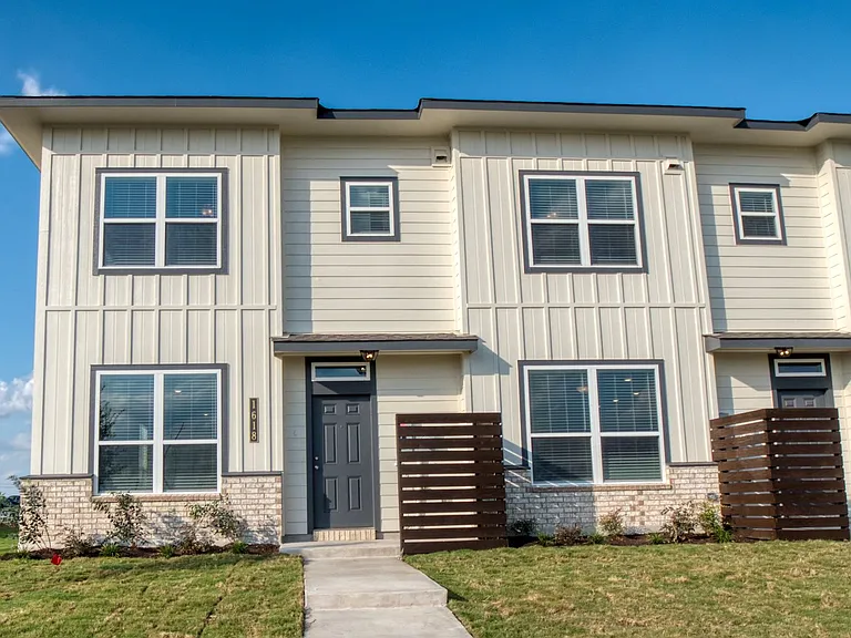 1622 Lummus Dr — Photo 1