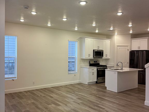 4th image of 550 W Carnelian Pkwy