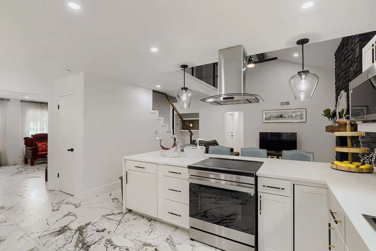 4 bed, 2200 sqft, $9,947 — Photo 4