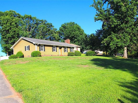 2nd image of 3101 Esther Dr