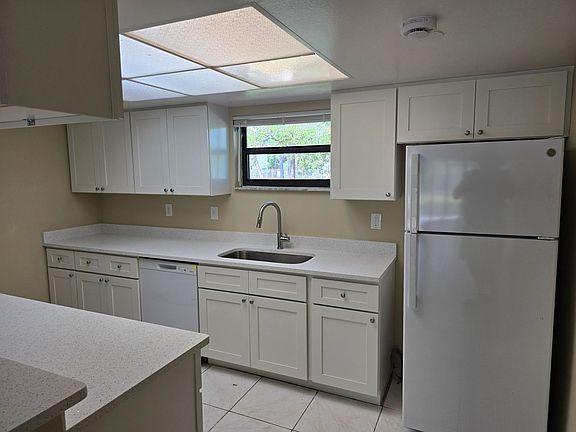 3rd image of 841 Mecca Dr Unit B
