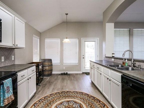 3rd image of 2024 Cumberland Dr