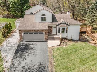 3250 Pine Creek Dr, Brighton, MI