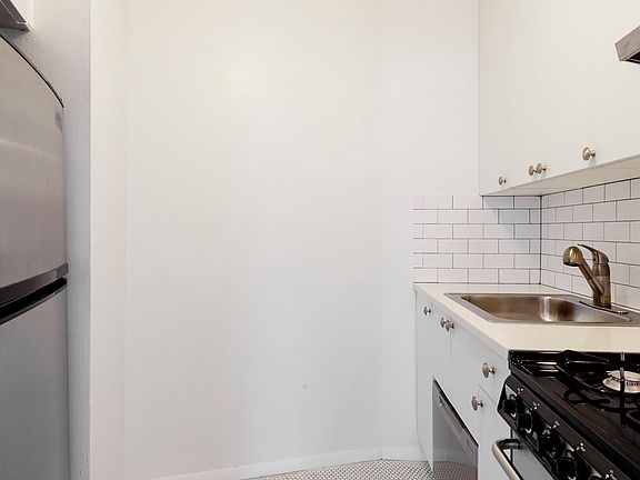 5th image of 127 4th Ave APT 3H
