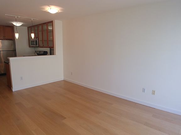 2nd image of 1720 Clay St APT 5