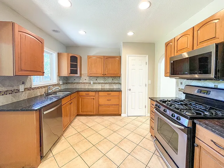 2928 S Leadville Ave — Photo 9