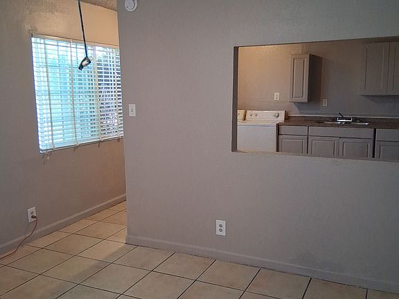3rd image of 605 W Monroe Ave APT 2