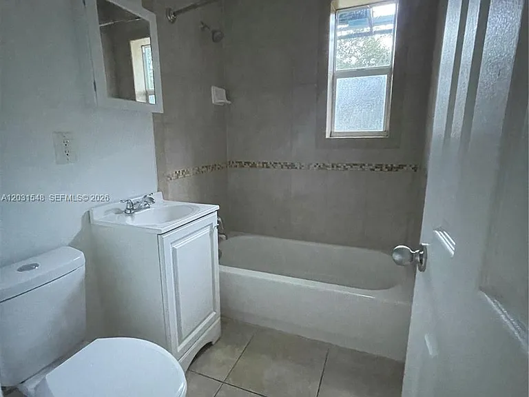 420 SW 25th Ave — Photo 4