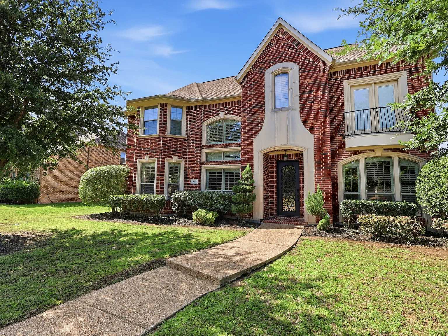 4 bed, 4240 sqft, $3,500 — Photo 2