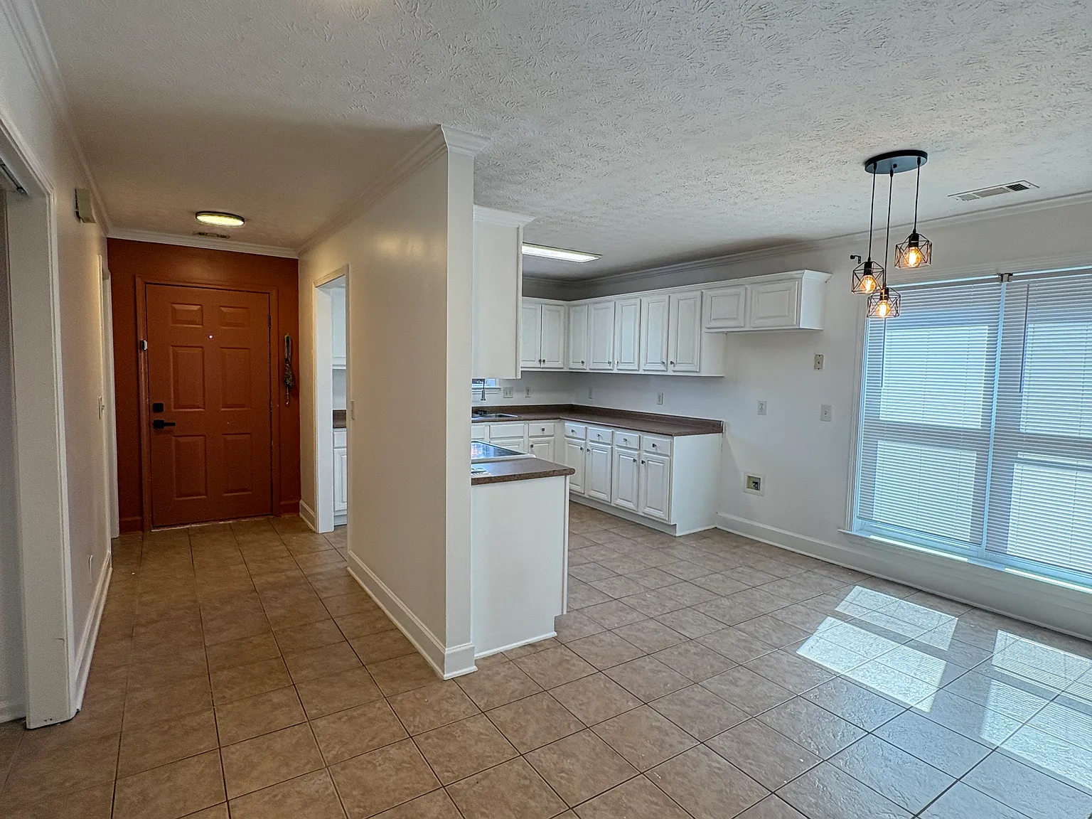 143 Ridgeview Dr — Photo 2