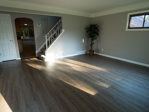 4th image of 2915 Emerald Lake Blvd
