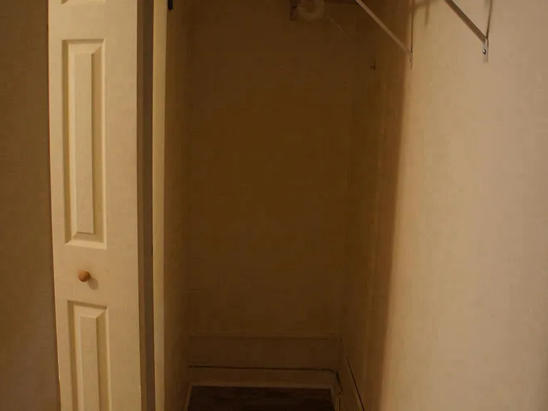 WALK IN CLOSET