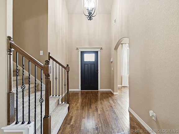 4th image of 18713 E 42nd Pl