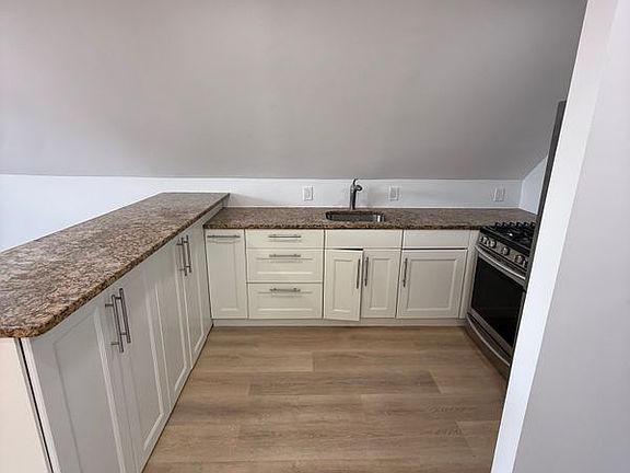 4th image of 215 Brown St Floor 2