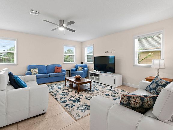 3rd image of 1262 SW Patricia Avenue