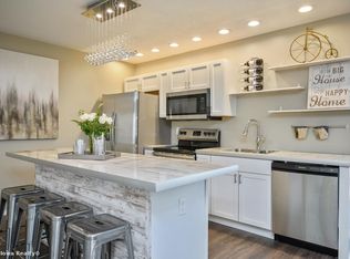 430 Hartford Ave, Des Moines, IA 50315