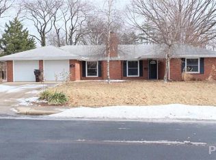 4120 N Brookmont Rd, Peoria, IL 61614