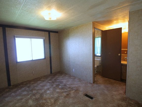 4th image of 520 Holly Park Dr