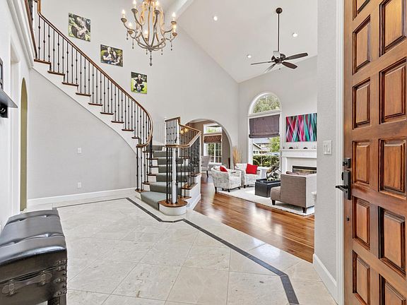 3rd image of 365 Coronado Ave