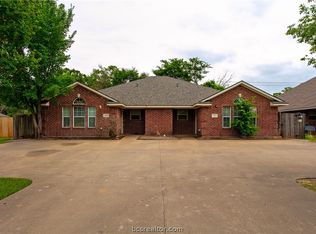 1429 Western Oaks Ct, Bryan, TX 77807