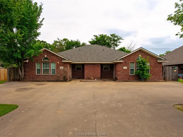 1429 Western Oaks Ct, Bryan, TX 77807