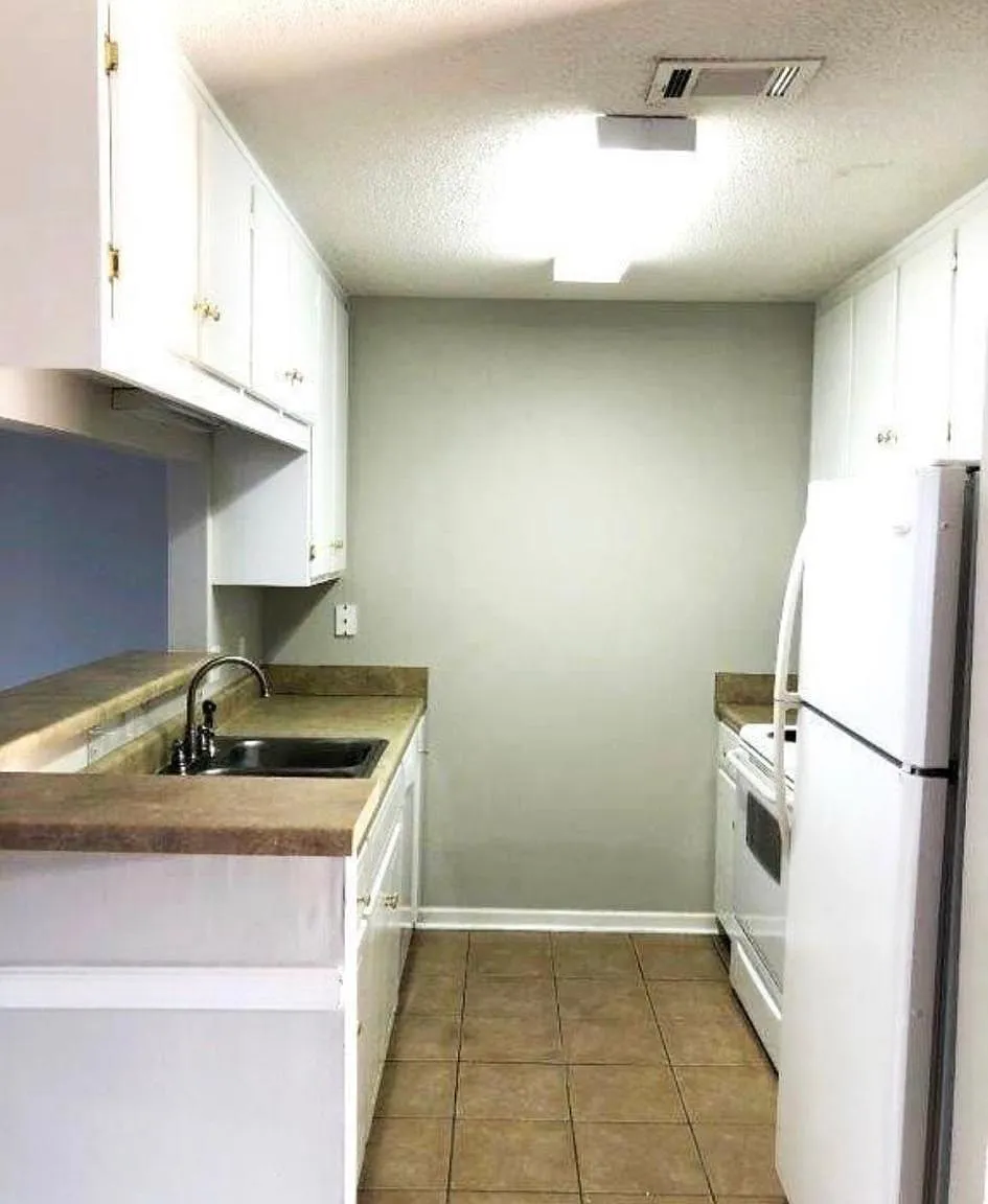 124 N Springview Dr — Photo 4