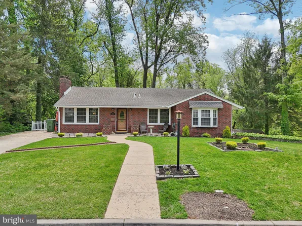 851 Park Dr, Cherry Hill, NJ 08002