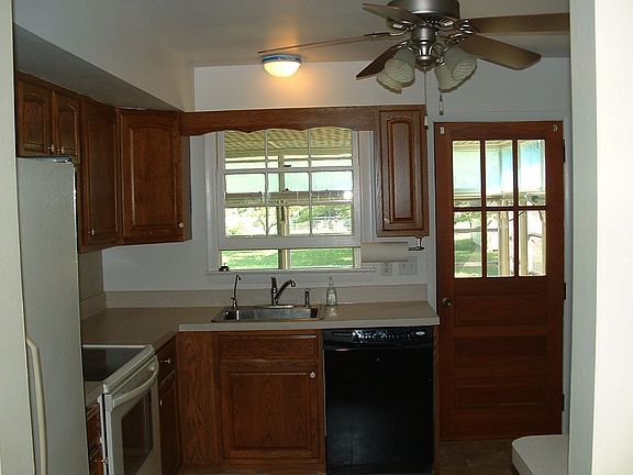 4th image of 61 Pineview Dr