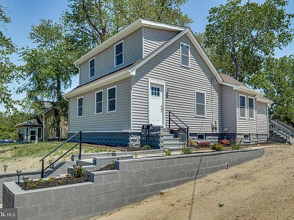 2nd image of 36 Atlantic Ave