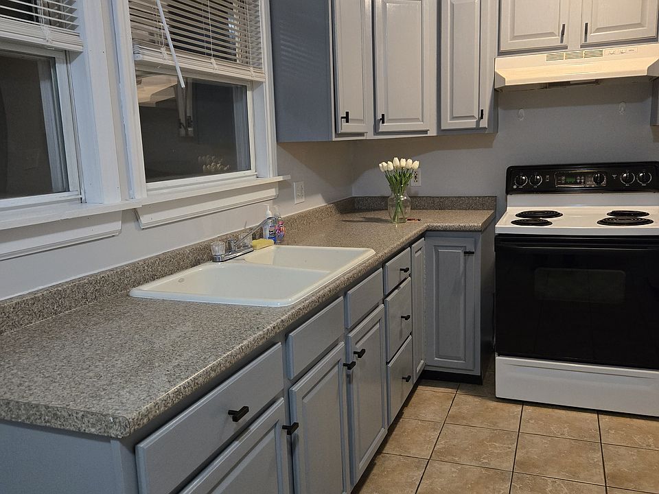 1st image of 18 Hunters Ave #3