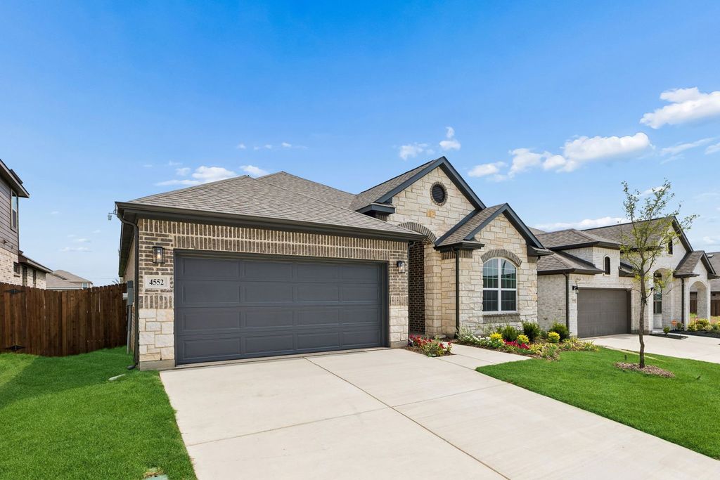 4552 Lyre Leaf Dr, Crowley, TX - View 2