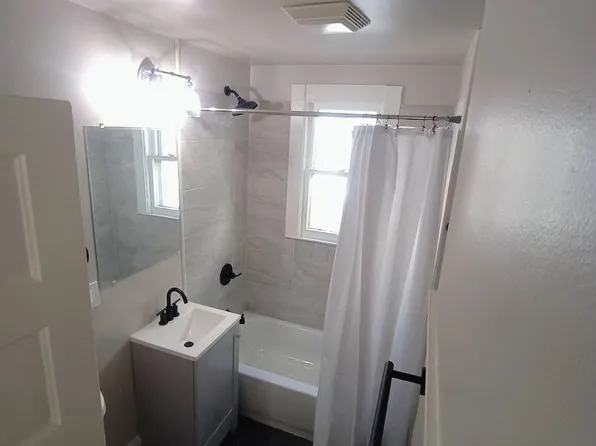 1822 N Warren Ave, Milwaukee, WI 53202