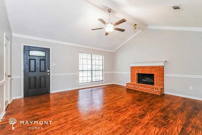 3 bed, 3.0 bath, 2250 sqft, $2,145 — Photo 3