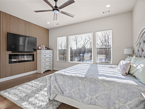 5th image of 2 Helmsley Cir
