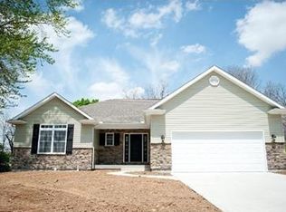 203 Nottinghill Ln, Troy, OH 45373