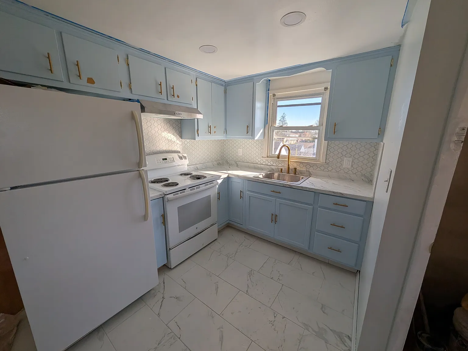 311 Litchfield Ave — Photo 2