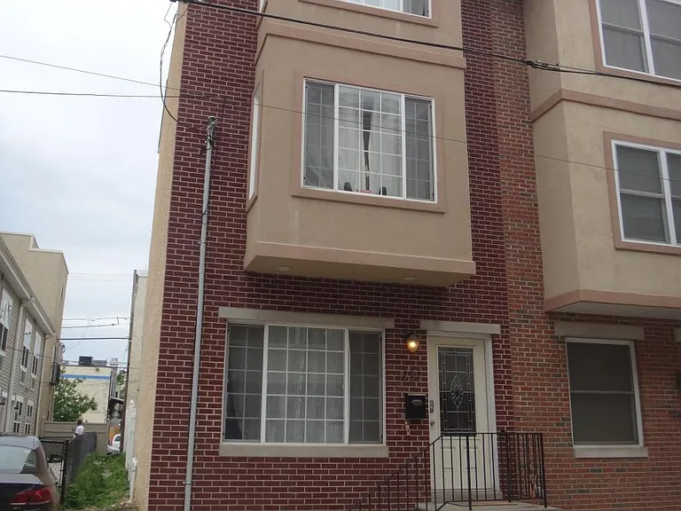 Charming Graduate Hospital rowhome just steps from CHOP, UPenn & Rittenhouse Square