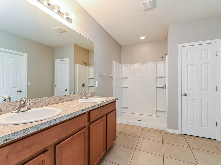 2605 SE 4th Ave — Photo 12