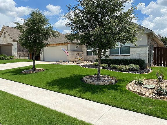 2nd image of 905 Academy Oaks Dr
